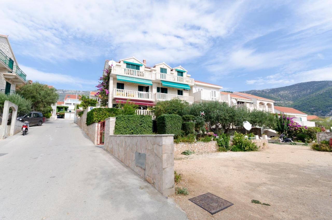 Apartments Simon Бол Екстериор снимка