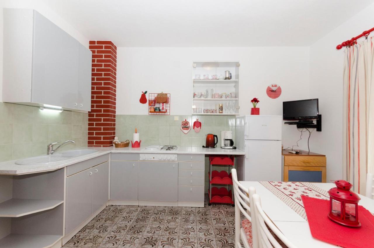 Apartments Simon Бол Екстериор снимка