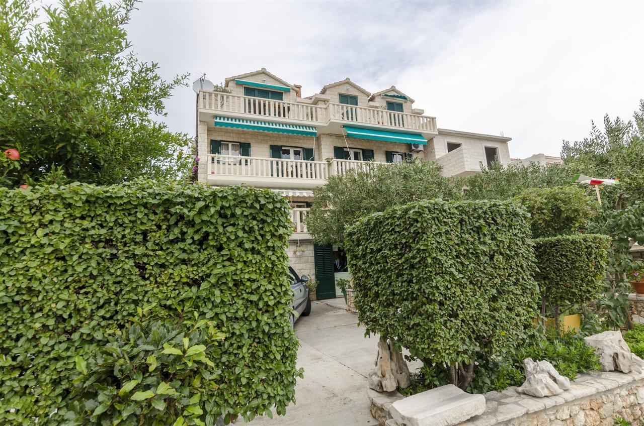 Apartments Simon Бол Екстериор снимка